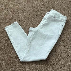 Size 31/12 curvy skinny jeans. EUC.